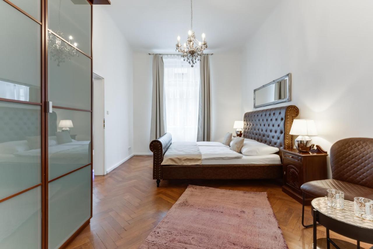 Luxury Riverside Apartments In The Center Of Prága Kültér fotó