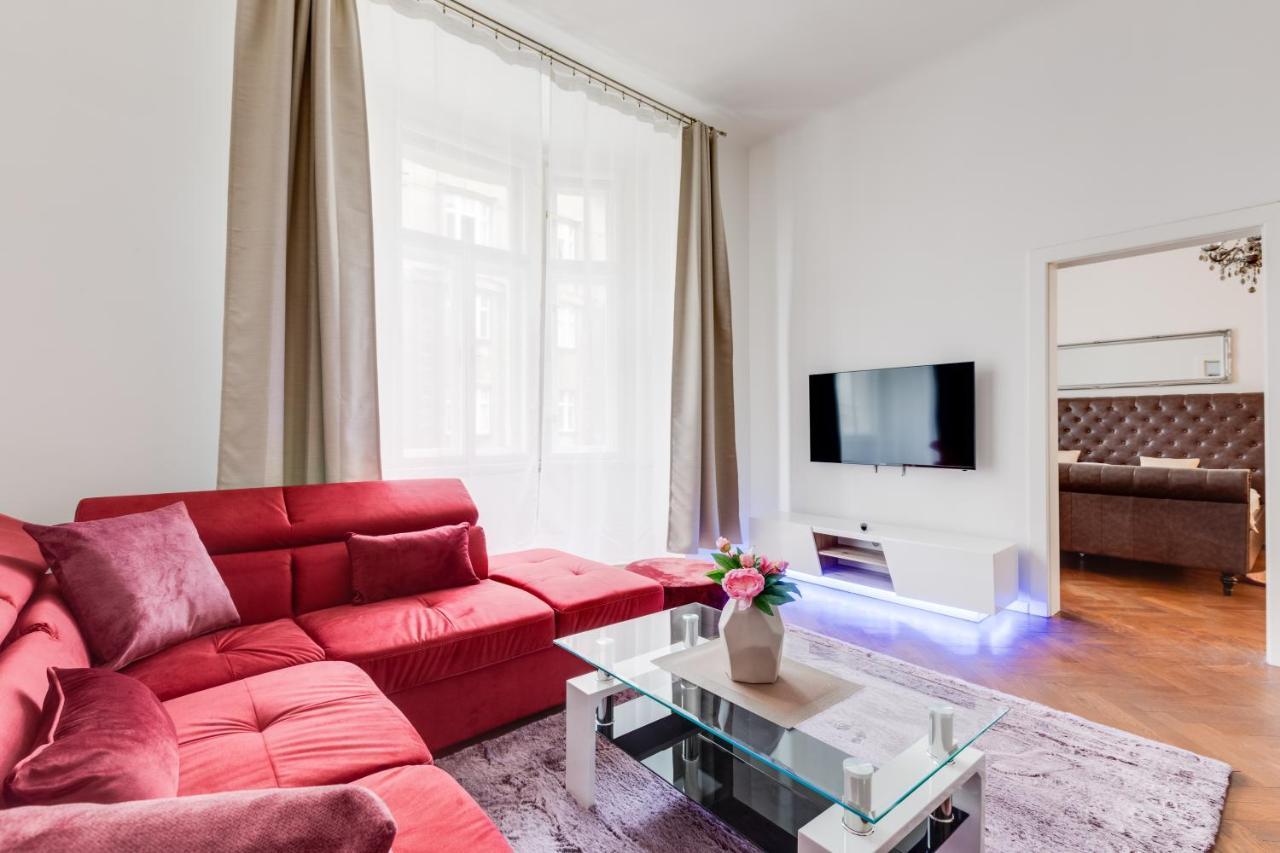 Luxury Riverside Apartments In The Center Of Prága Kültér fotó