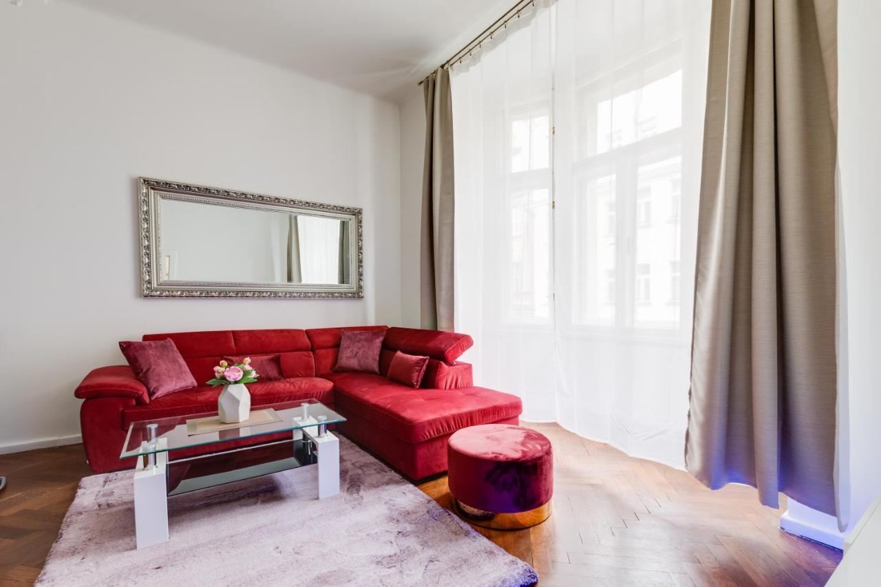 Luxury Riverside Apartments In The Center Of Prága Kültér fotó