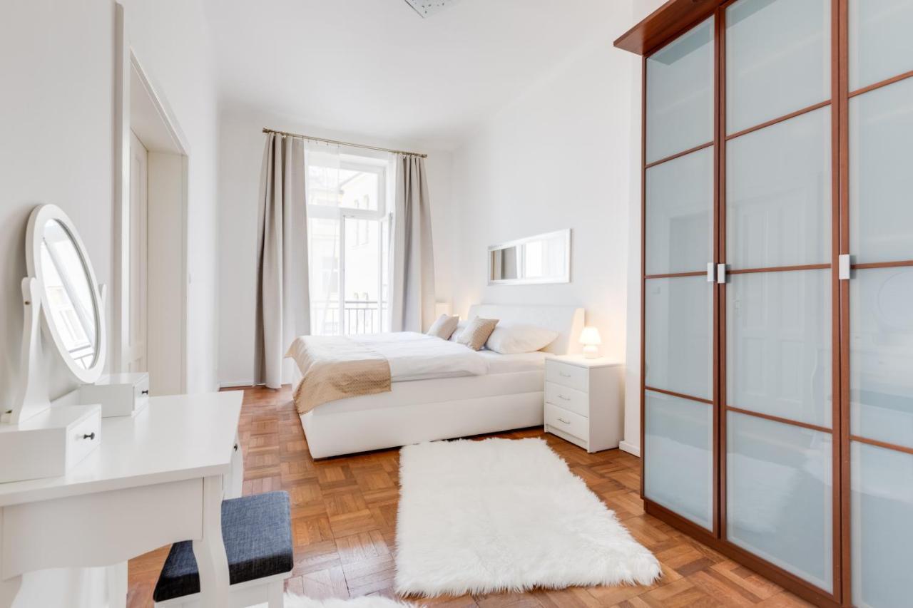 Luxury Riverside Apartments In The Center Of Prága Kültér fotó