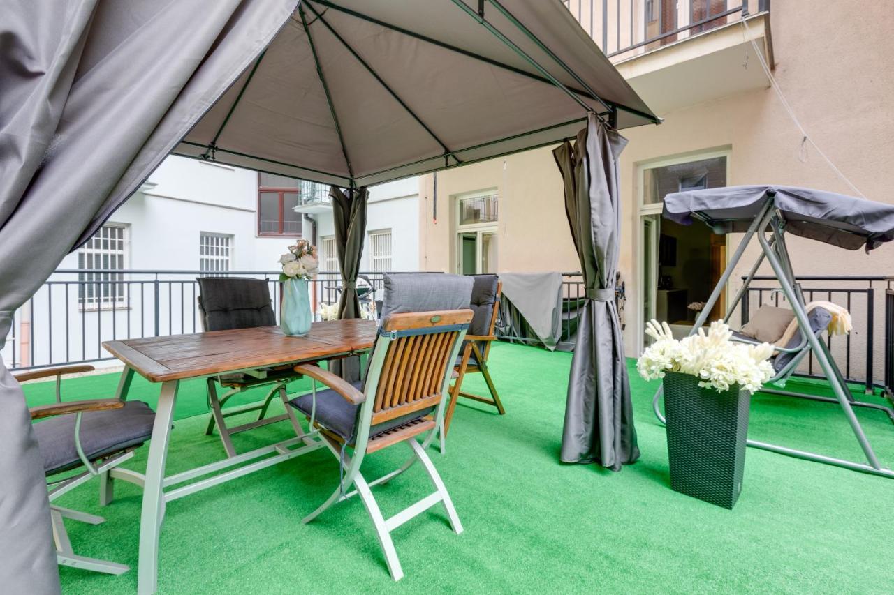 Luxury Riverside Apartments In The Center Of Prága Kültér fotó