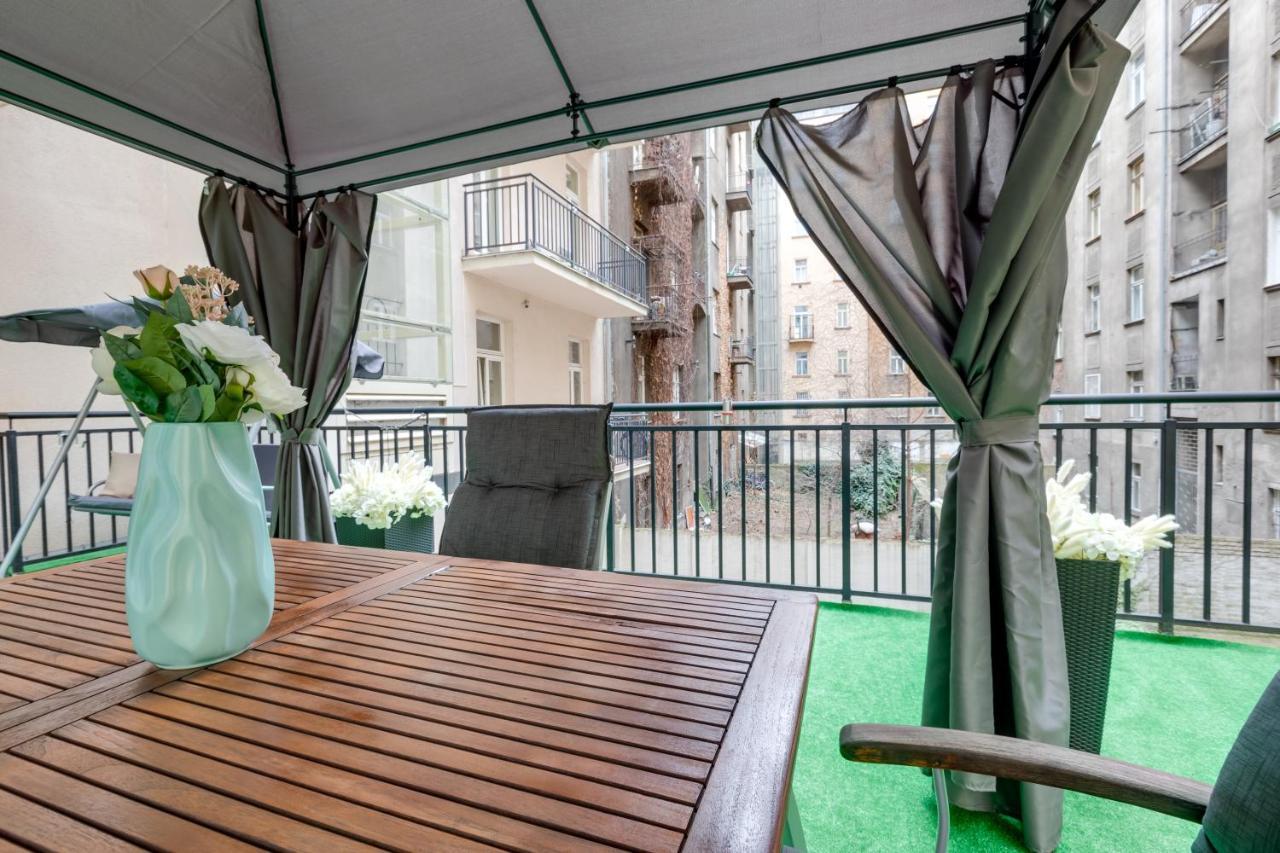 Luxury Riverside Apartments In The Center Of Prága Kültér fotó