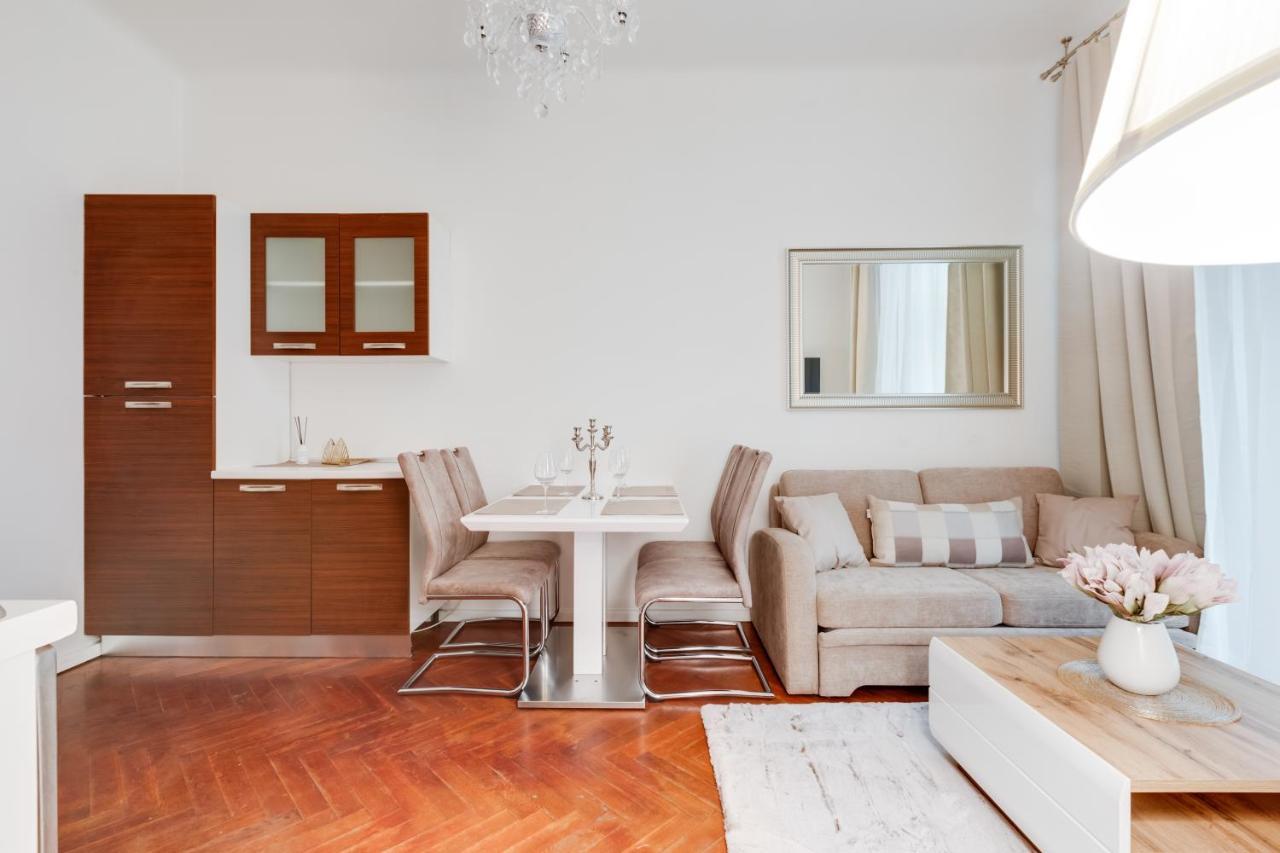Luxury Riverside Apartments In The Center Of Prága Kültér fotó