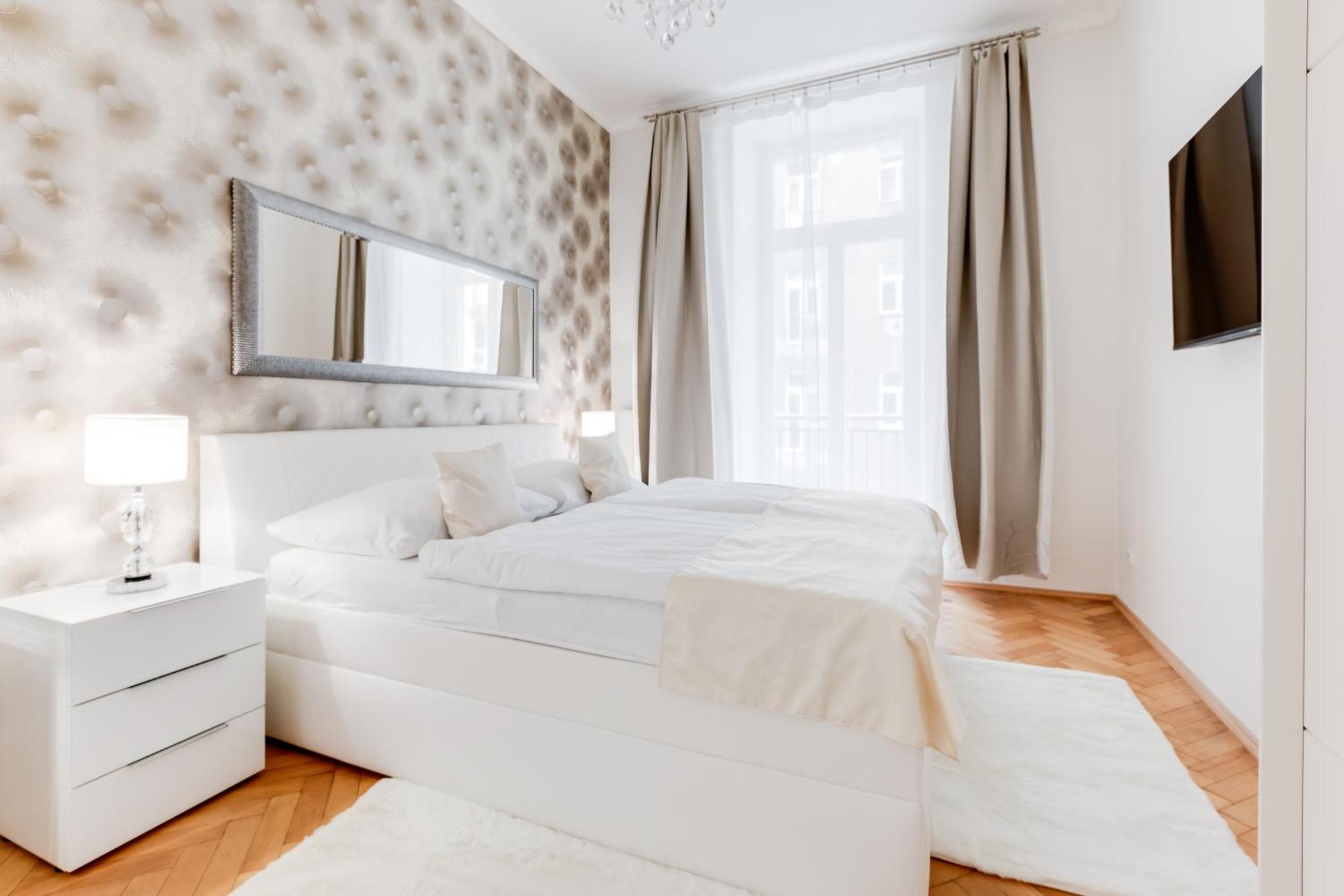 Luxury Riverside Apartments In The Center Of Prága Kültér fotó